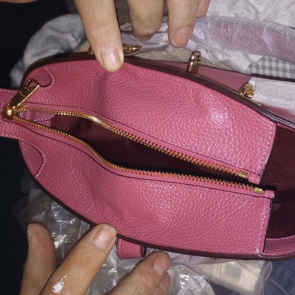 Coach LTHR LANE BCKT w/shoulder strap,Rouge;Never out of bag B4 pics! Gorgeous! - Picture 7 of 12